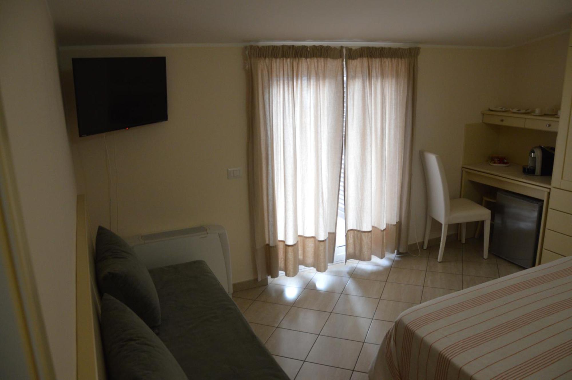 B&B E Casa Vacanza Al Castello Roccella Ionica Exterior photo