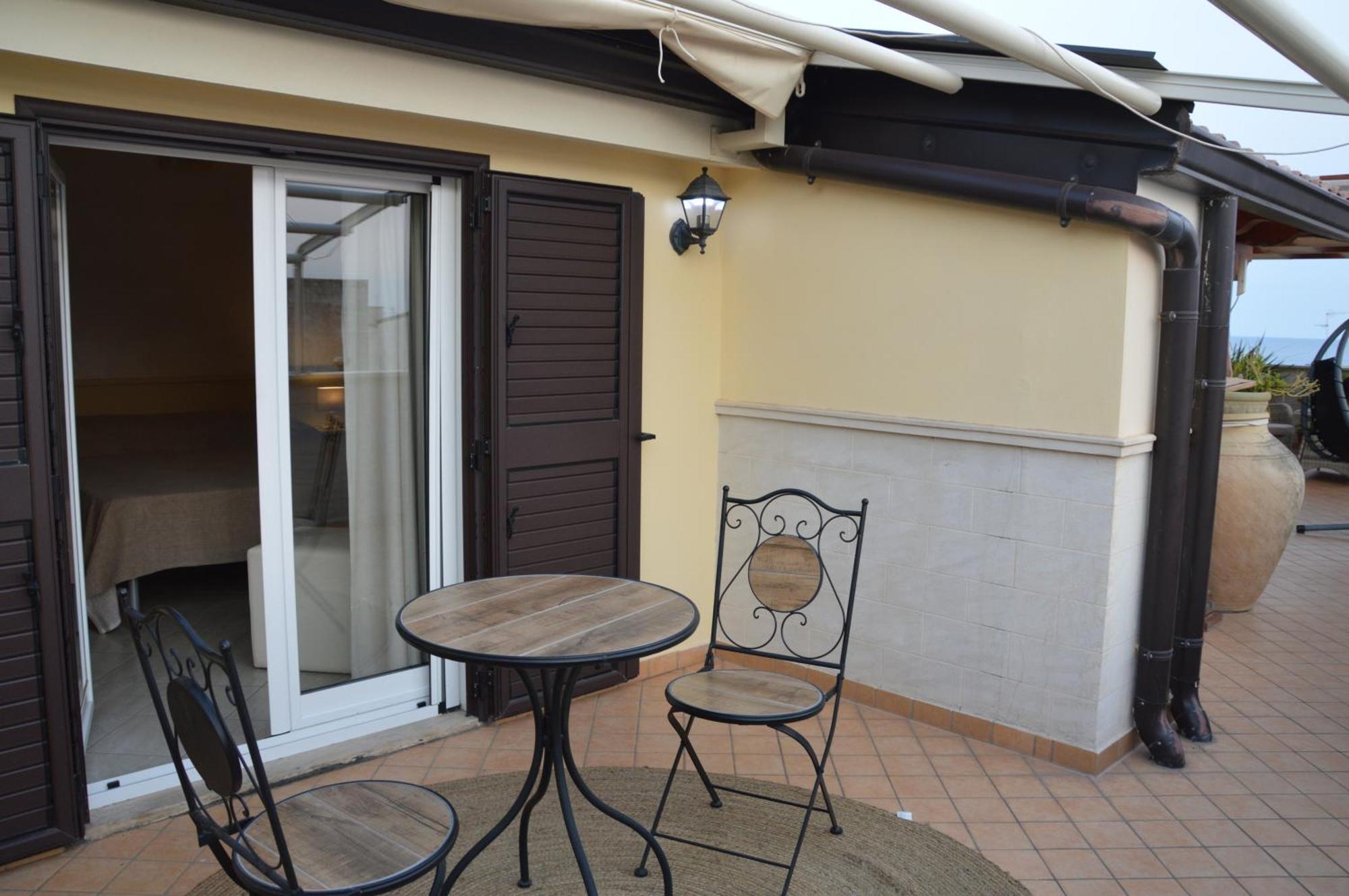 B&B E Casa Vacanza Al Castello Roccella Ionica Exterior photo