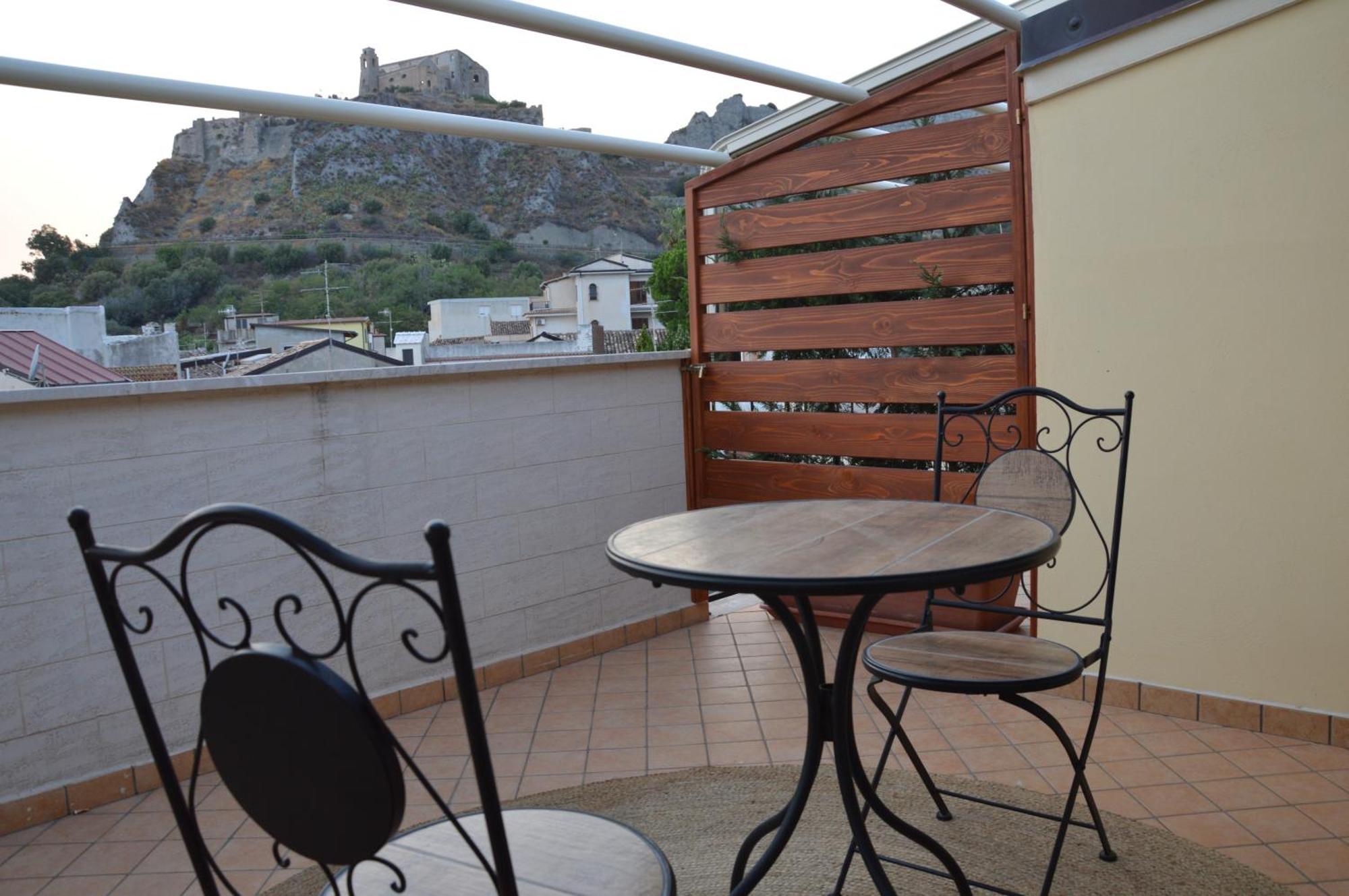 B&B E Casa Vacanza Al Castello Roccella Ionica Exterior photo